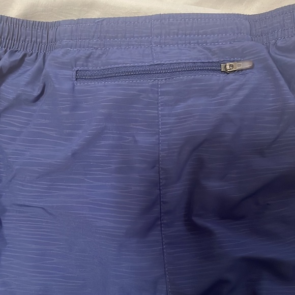 Athletic shorts - Picture 3 of 4